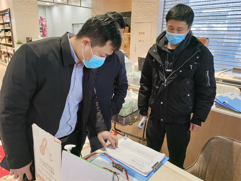 公司党委副书记、总经理陈志光检查宁家鲜生疫情防控工作 (1).jpg